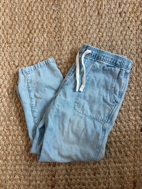GAP Women’s Easy Jean Light Wash Size L
